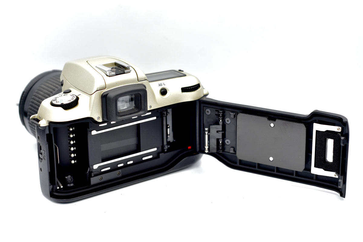 Nikon F60 + Nikkor AF 28-80mm